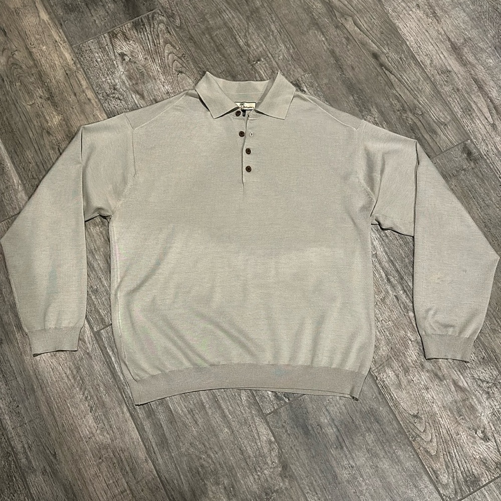 Tommy Bahama Men’s silk, viscose, nylon sweater.